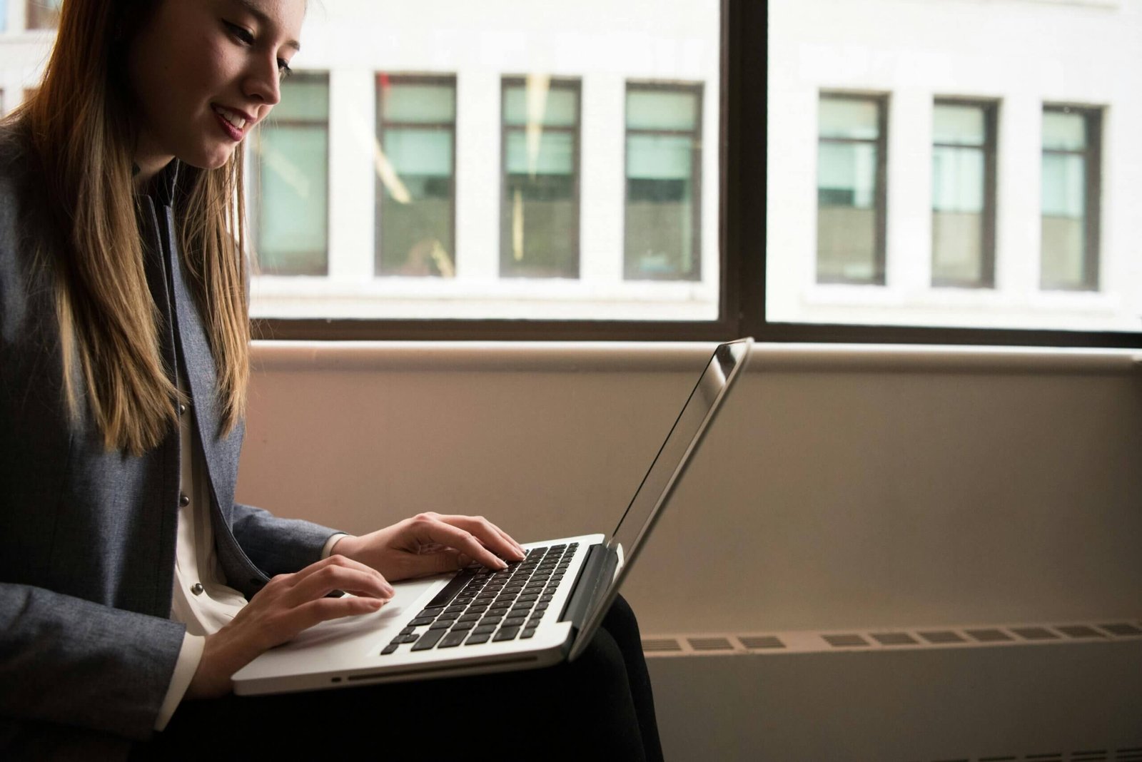 pexels-divinetechygirl-1181545